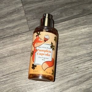 Bath & Body Works Pumpkin Cupcake Fragrance Mist - Orange & Brown